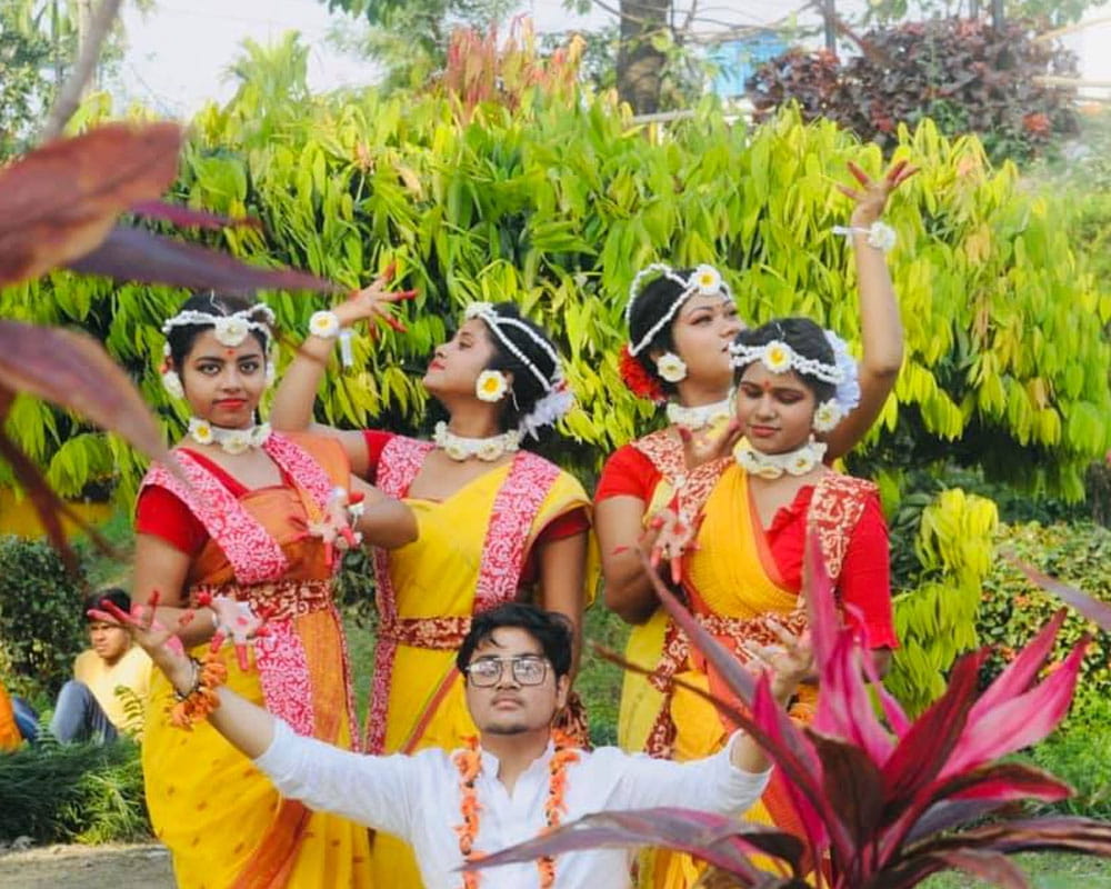 IILS Students Performing at Ichheranga Boshonto Uthshob